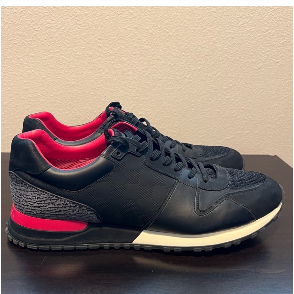 LV sneaker size 11.5 US  (LV 10.5)